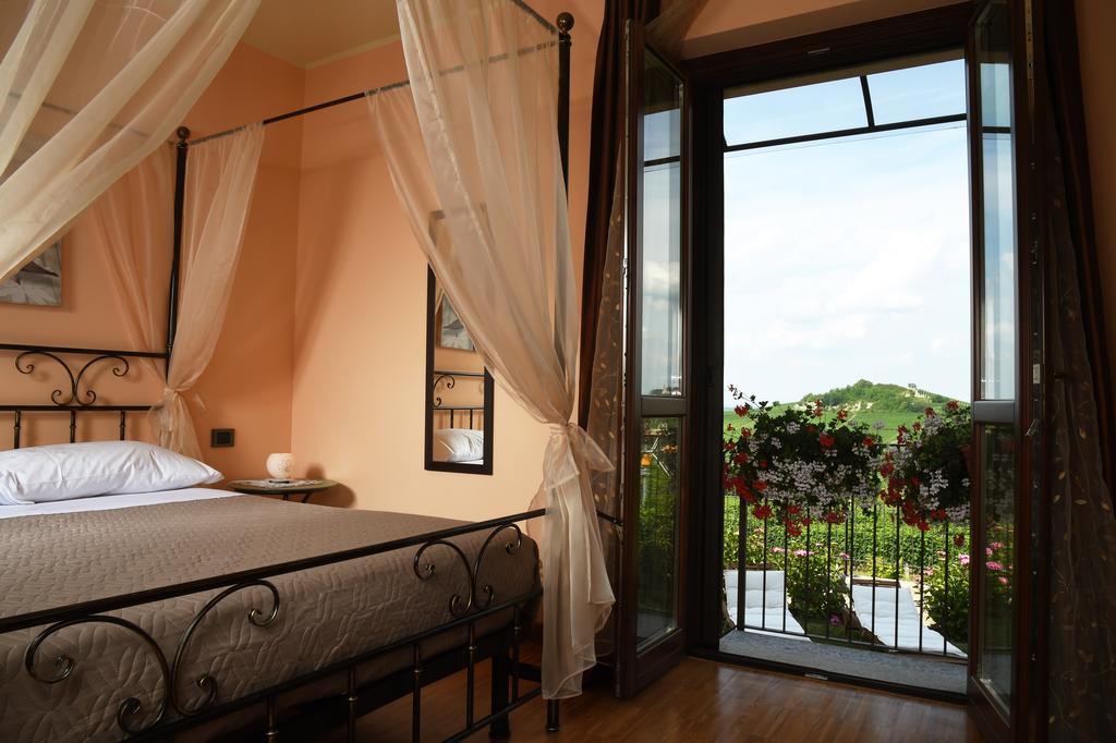 Villa Vecchio Castagnito Værelse billede